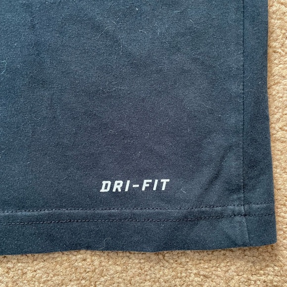 Nike SB Black/Red Leopard Print Logo Skateboarding Dri-Fit Shirt Mens Size Small - Picture 5 of 6